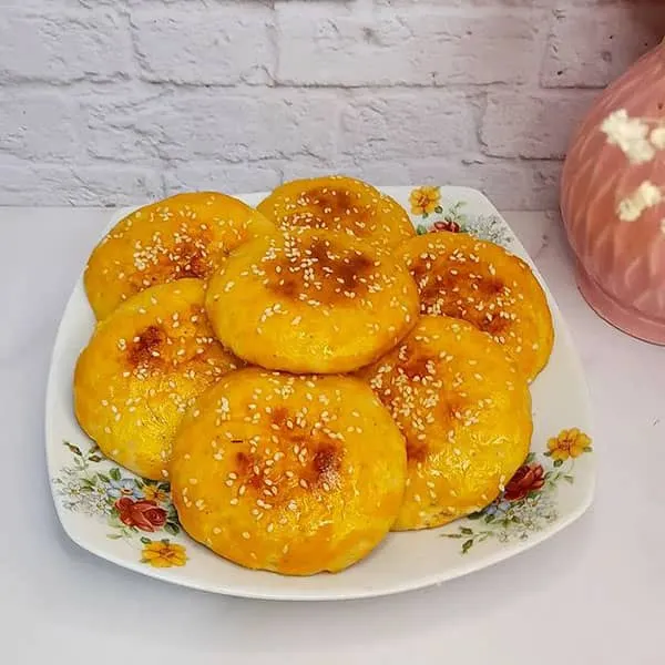 Traditional Hamedan Komaaj pastry